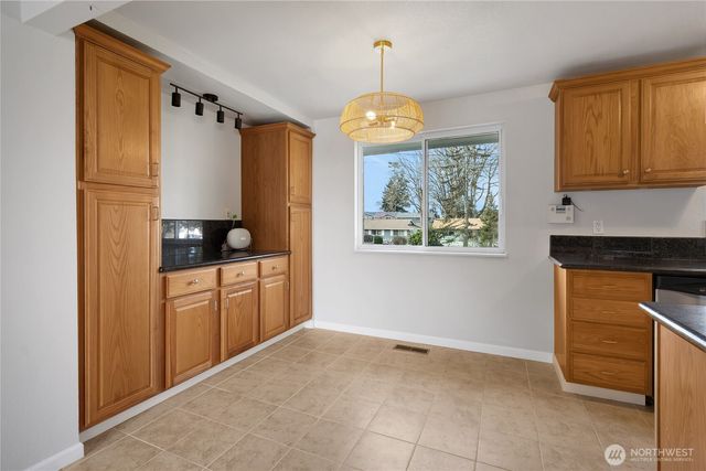 27030 14th Avenue S, Des Moines, WA 98198