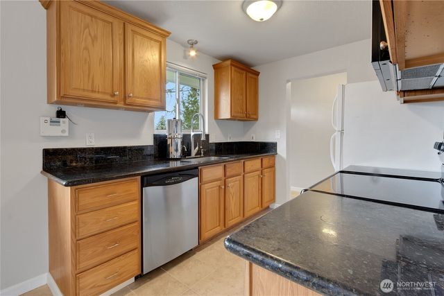 27030 14th Avenue S, Des Moines, WA 98198