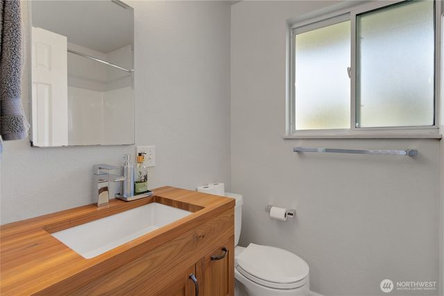 27030 14th Avenue S, Des Moines, WA 98198