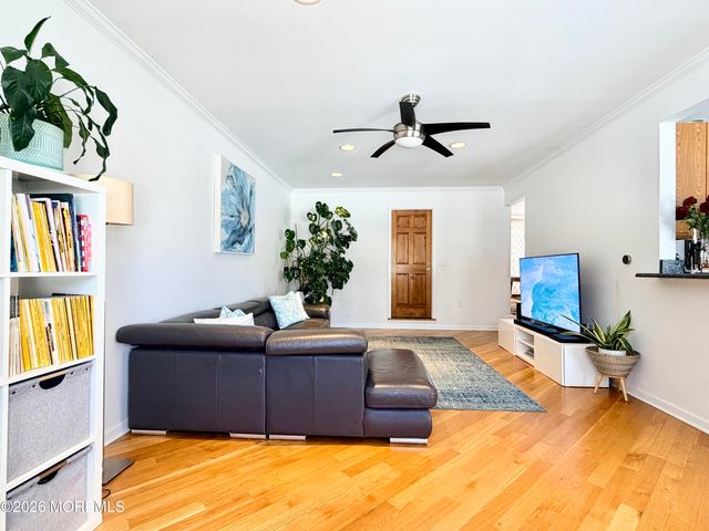 4 Roxbury Lane, Manalapan, NJ 07726