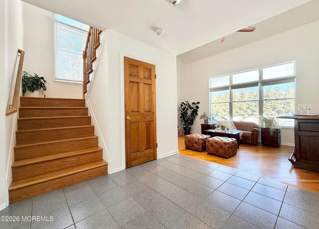 4 Roxbury Lane, Manalapan, NJ 07726