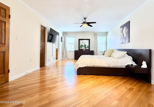 4 Roxbury Lane, Manalapan, NJ 07726