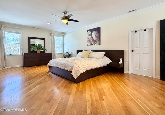 4 Roxbury Lane, Manalapan, NJ 07726