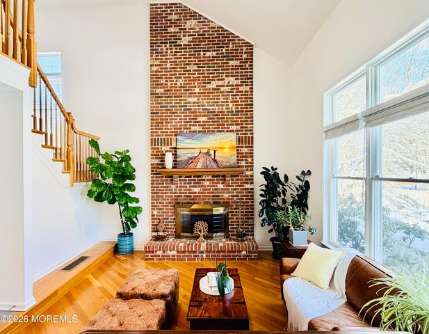 4 Roxbury Lane, Manalapan, NJ 07726