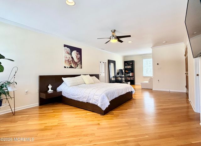 4 Roxbury Lane, Manalapan, NJ 07726