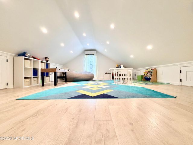 4 Roxbury Lane, Manalapan, NJ 07726