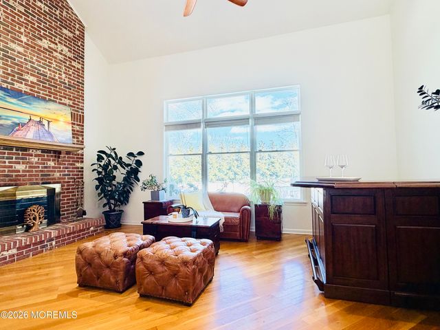 4 Roxbury Lane, Manalapan, NJ 07726