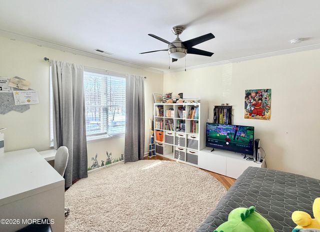 4 Roxbury Lane, Manalapan, NJ 07726