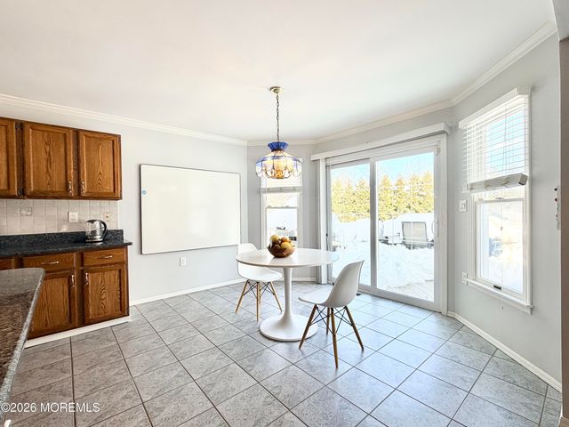 4 Roxbury Lane, Manalapan, NJ 07726