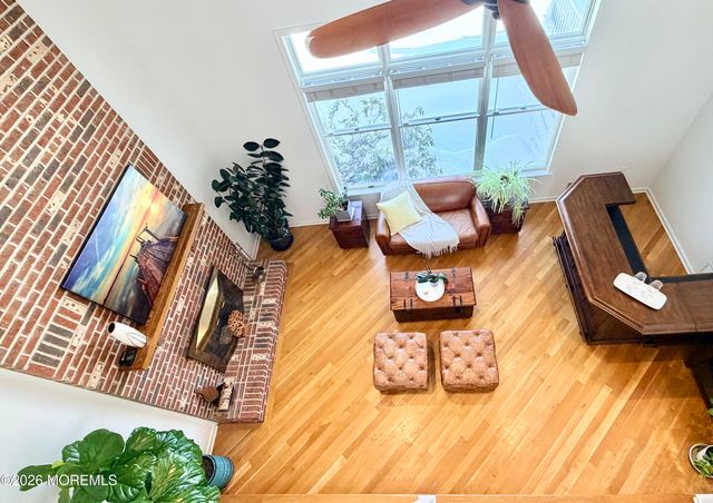 4 Roxbury Lane, Manalapan, NJ 07726