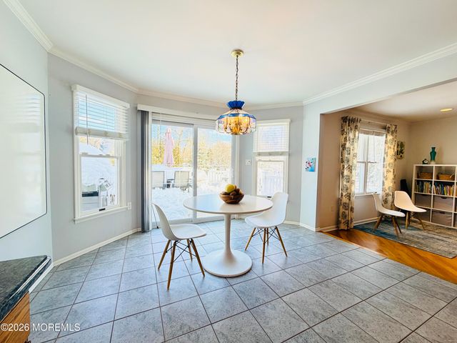 4 Roxbury Lane, Manalapan, NJ 07726