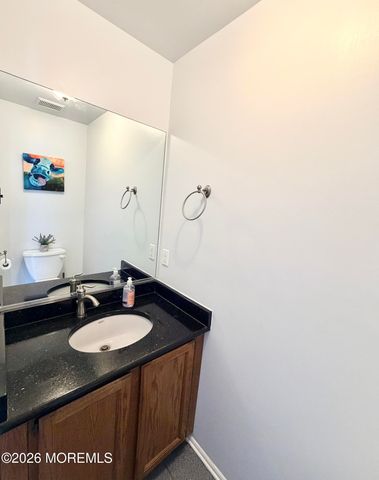 4 Roxbury Lane, Manalapan, NJ 07726