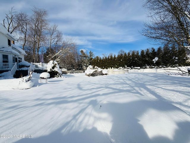 4 Roxbury Lane, Manalapan, NJ 07726