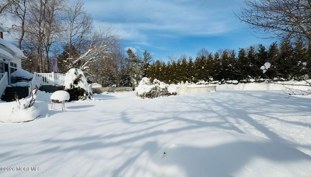 4 Roxbury Lane, Manalapan, NJ 07726