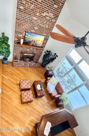 4 Roxbury Lane, Manalapan, NJ 07726