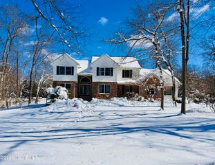4 Roxbury Lane, Manalapan, NJ 07726