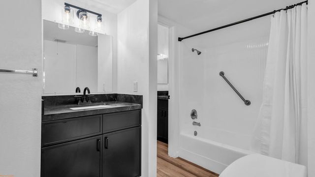 5300 E Waverly Drive J14, Palm Springs, CA 92264