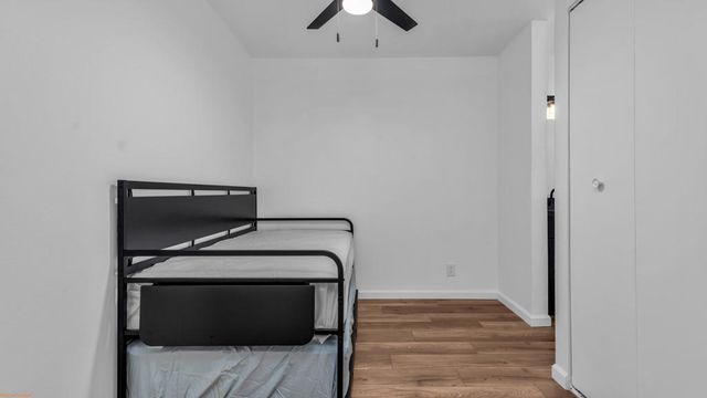 5300 E Waverly Drive J14, Palm Springs, CA 92264