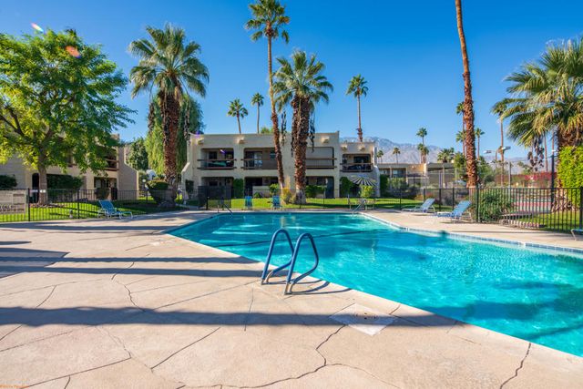 5300 E Waverly Drive J14, Palm Springs, CA 92264