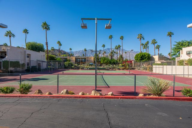 5300 E Waverly Drive J14, Palm Springs, CA 92264