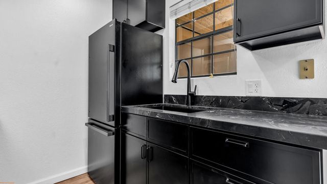 5300 E Waverly Drive J14, Palm Springs, CA 92264