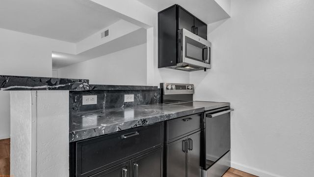 5300 E Waverly Drive J14, Palm Springs, CA 92264