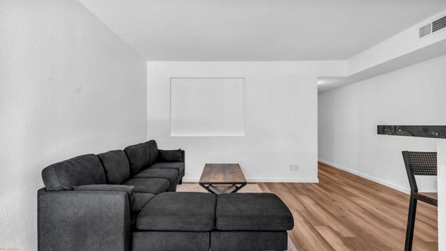 5300 E Waverly Drive J14, Palm Springs, CA 92264