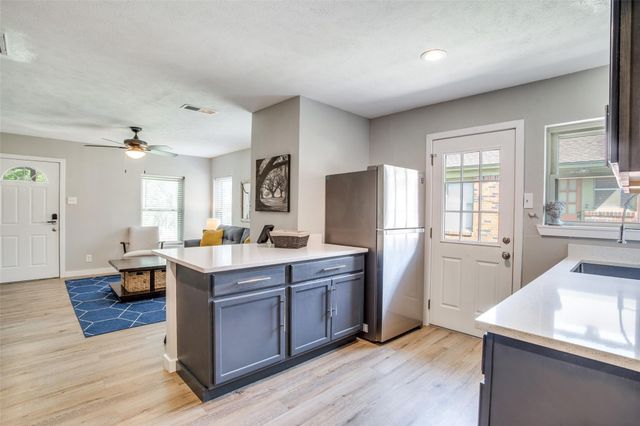 408 N Oak Cliff Boulevard, Dallas, TX 75208