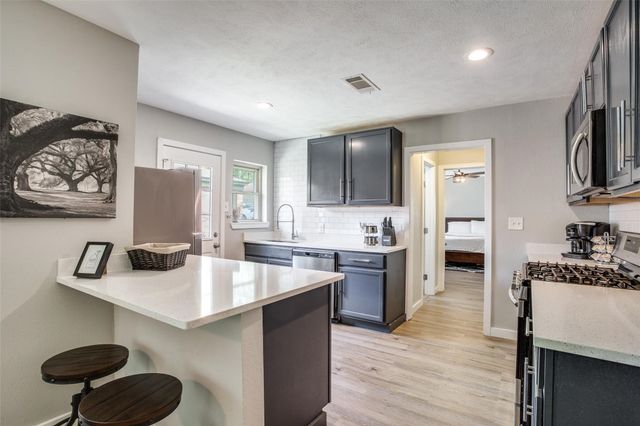 408 N Oak Cliff Boulevard, Dallas, TX 75208