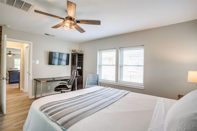 408 N Oak Cliff Boulevard, Dallas, TX 75208