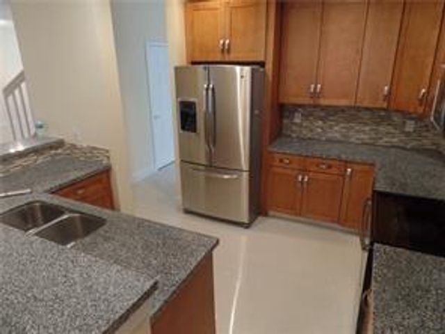 1156 Chinaberry Dr, Weston, FL 33327