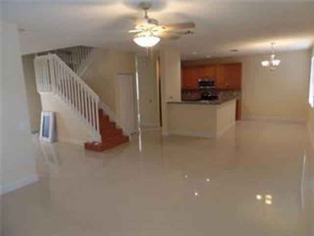 1156 Chinaberry Dr, Weston, FL 33327