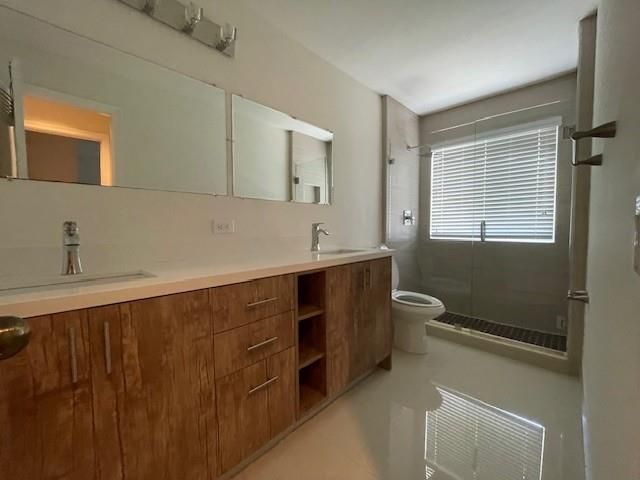 1156 Chinaberry Dr, Weston, FL 33327