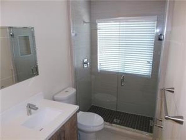 1156 Chinaberry Dr, Weston, FL 33327