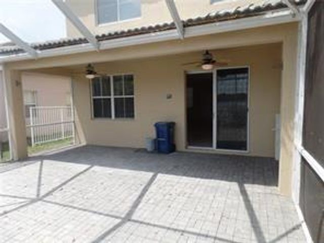 1156 Chinaberry Dr, Weston, FL 33327