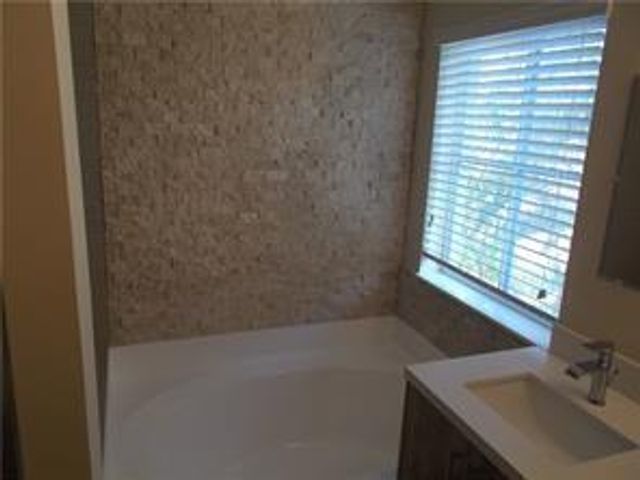 1156 Chinaberry Dr, Weston, FL 33327