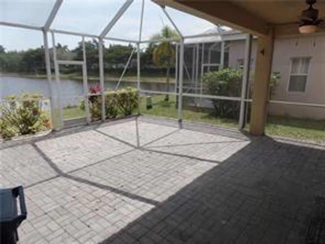 1156 Chinaberry Dr, Weston, FL 33327