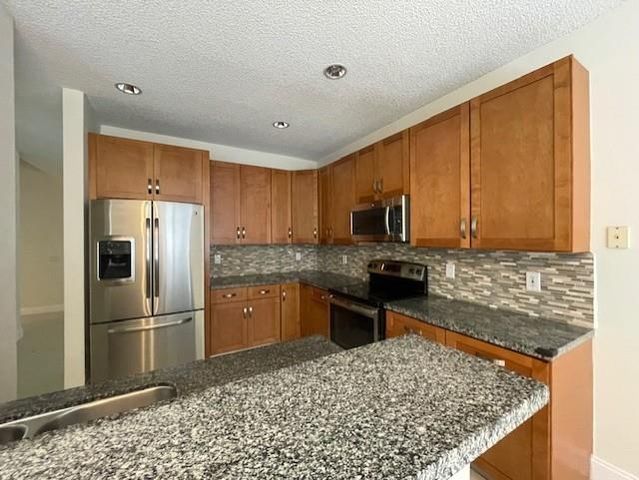 1156 Chinaberry Dr, Weston, FL 33327