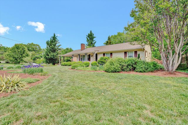 2072 McVitty RD, Roanoke, VA 24018