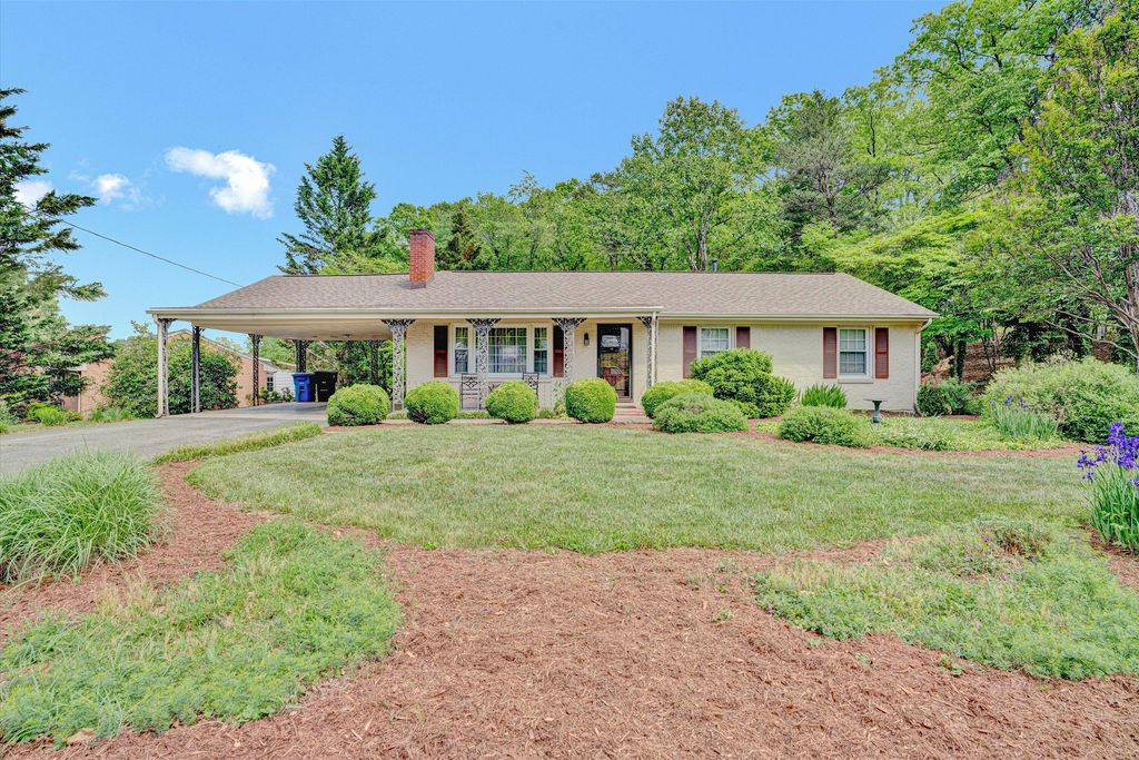 2072 McVitty RD, Roanoke, VA 24018