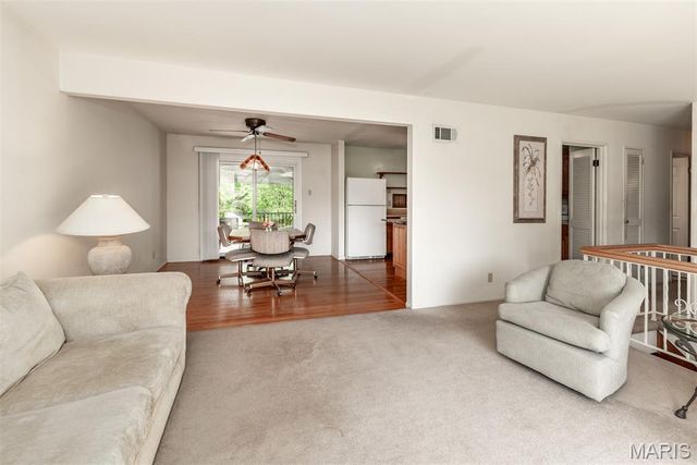 4882 Arevalo Drive, St Louis, MO 63128