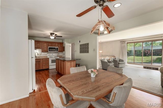 4882 Arevalo Drive, St Louis, MO 63128