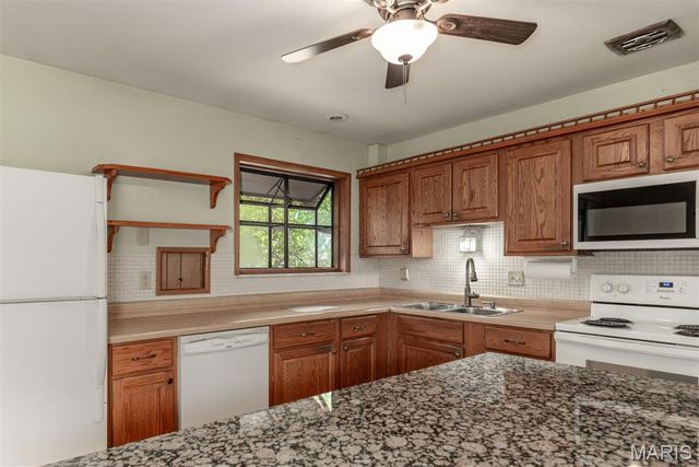 4882 Arevalo Drive, St Louis, MO 63128
