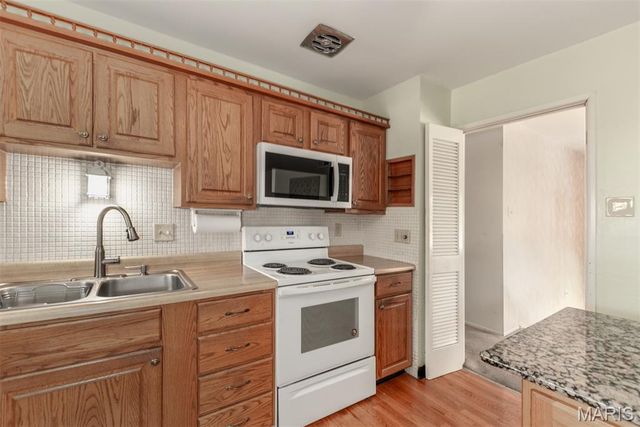4882 Arevalo Drive, St Louis, MO 63128