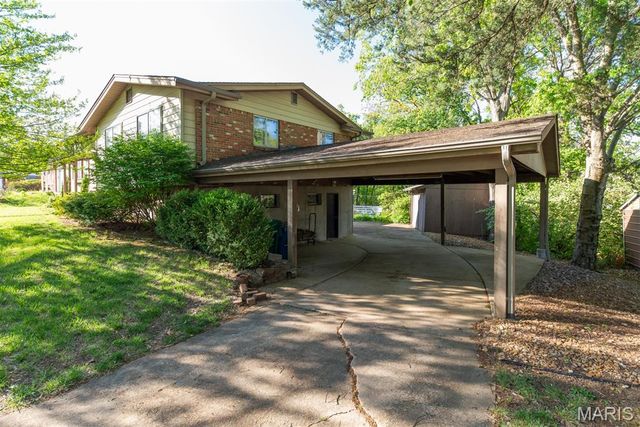 4882 Arevalo Drive, St Louis, MO 63128