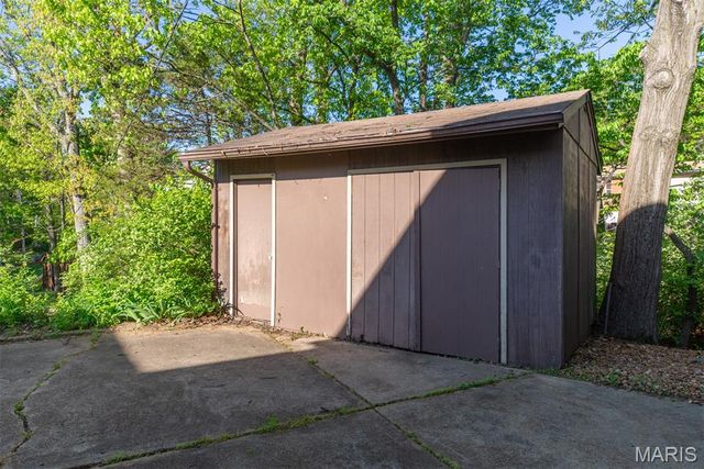 4882 Arevalo Drive, St Louis, MO 63128