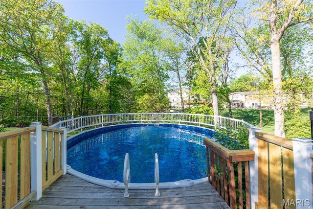 4882 Arevalo Drive, St Louis, MO 63128