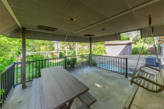 4882 Arevalo Drive, St Louis, MO 63128
