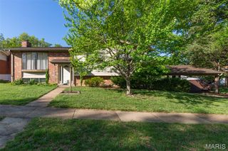 4882 Arevalo Drive, St Louis, MO 63128