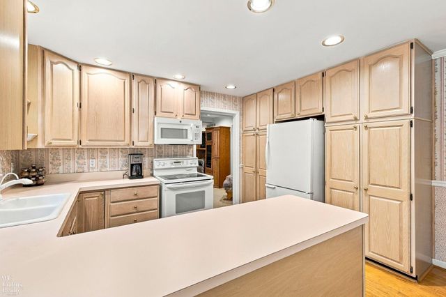 1200 Priscilla Lane, Rochester Hills, MI 48309
